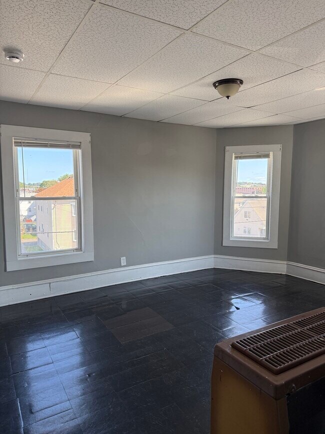 Building Photo - 103 Boyden St