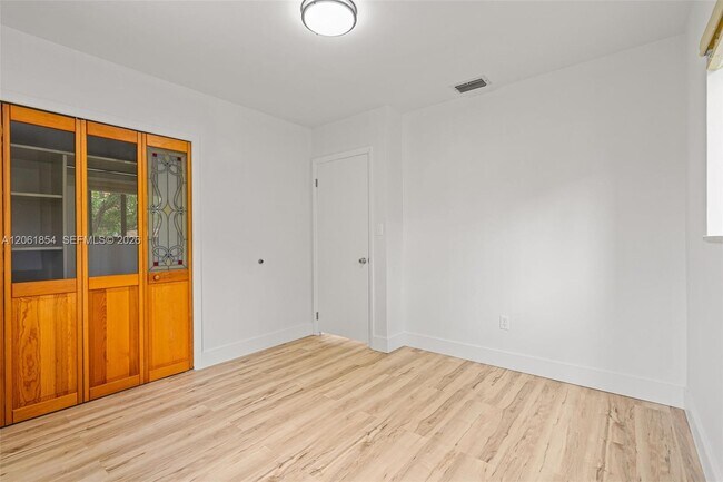 Building Photo - 5110 SW 106th Ave