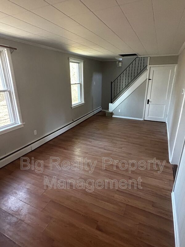 Building Photo - 10 Boraten Rd