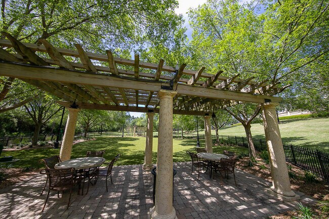 Building Photo - 404 Kelly Plantation Dr