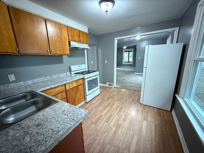 Building Photo - Single-Family Home Close to Henry Ford Hos...