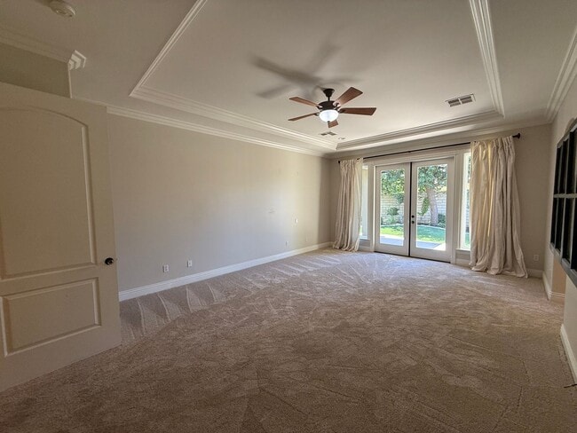 Building Photo - Stunning Seven Oaks Home!