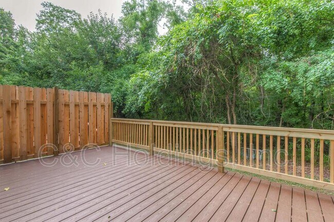 Building Photo - 644 Earthside Dr