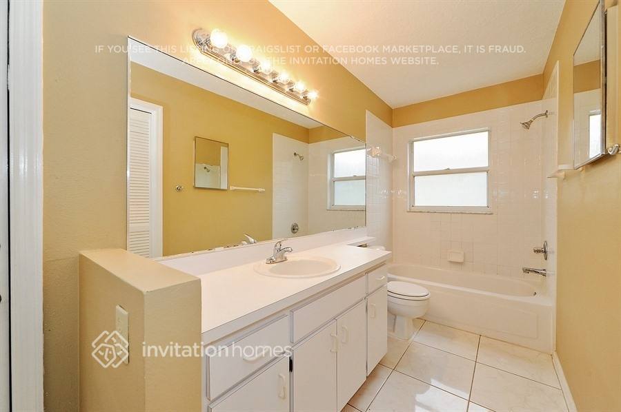 Building Photo - 4300 Ridgemoor Dr N