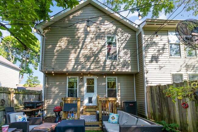 Building Photo - 1071 Stratford Ct