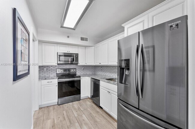 Building Photo - 7225 Promenade Dr