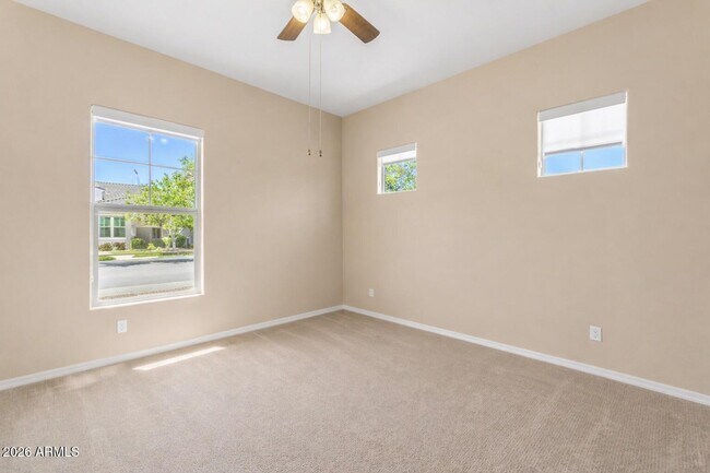 Building Photo - 2827 E Muirfield St