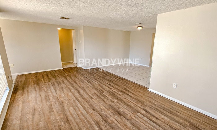 Building Photo - 6135 Seabreeze Dr