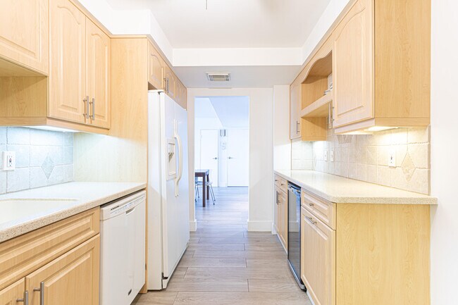 Building Photo - 3546 S Ocean Blvd