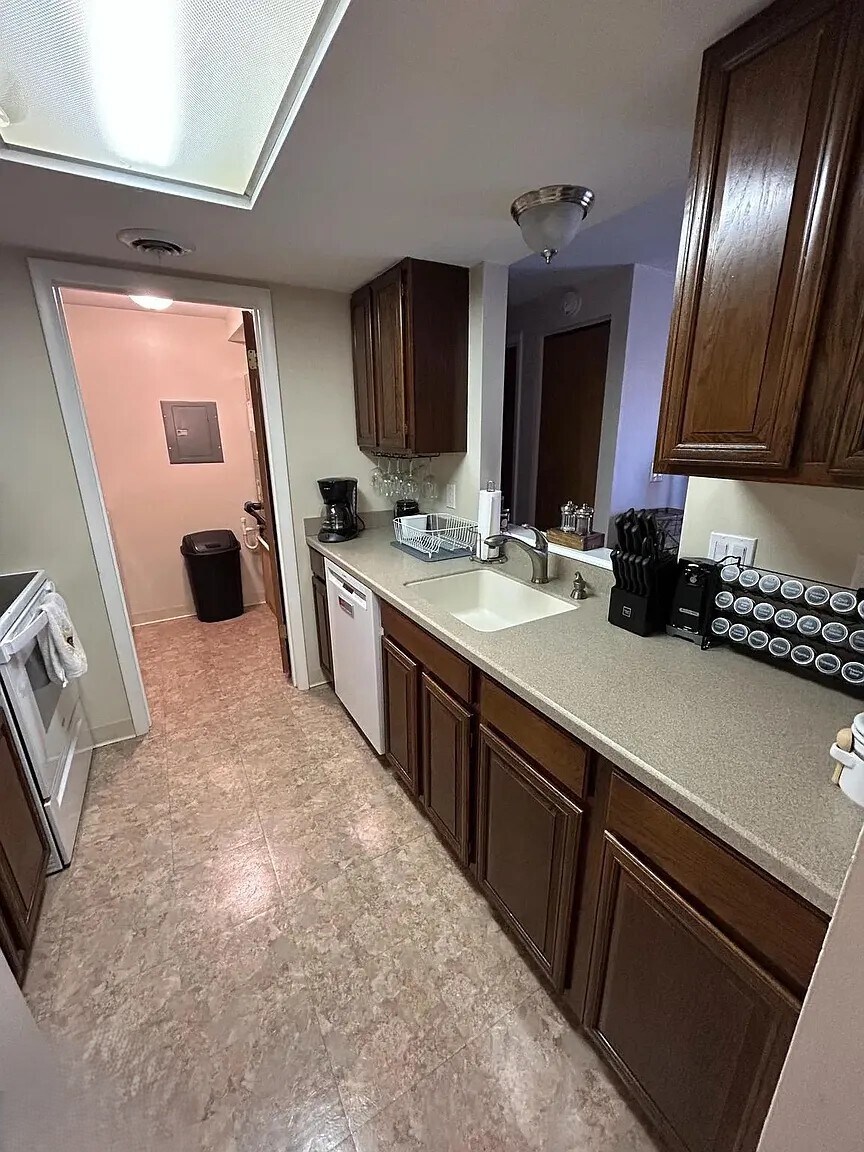 Building Photo - 1003 Nanroc Dr