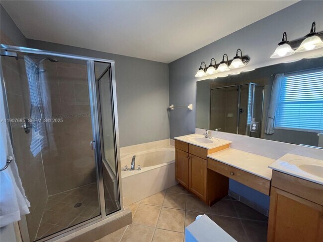 Building Photo - 4790 SW 165th Ave