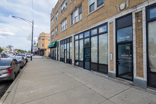 Primary Photo - 4435 W Fullerton Ave