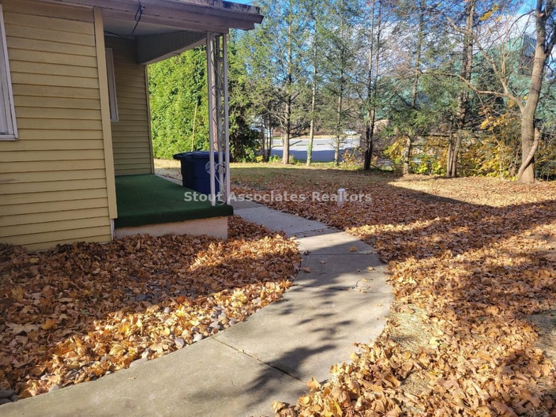 Building Photo - 349 N Centre Ave