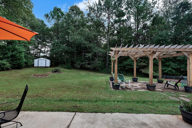 Building Photo - 405 Whispering Ln