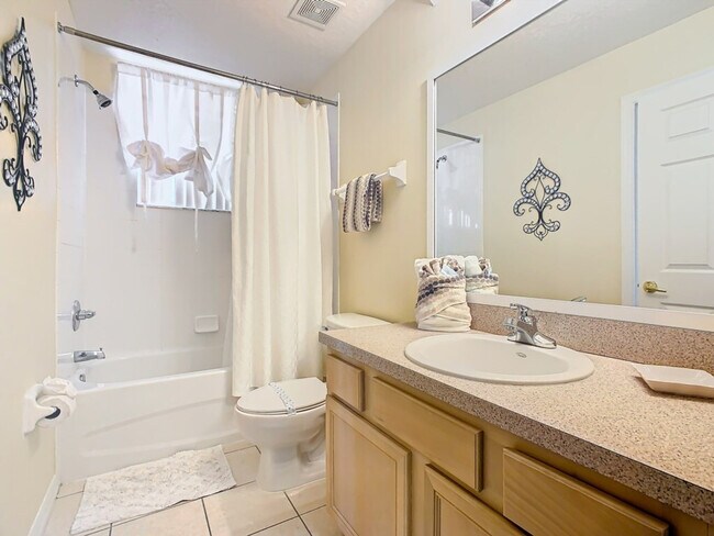 Building Photo - 846 Orista Dr