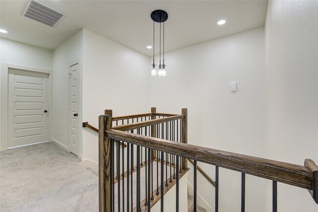 Building Photo - 2917 El Fenice Ln