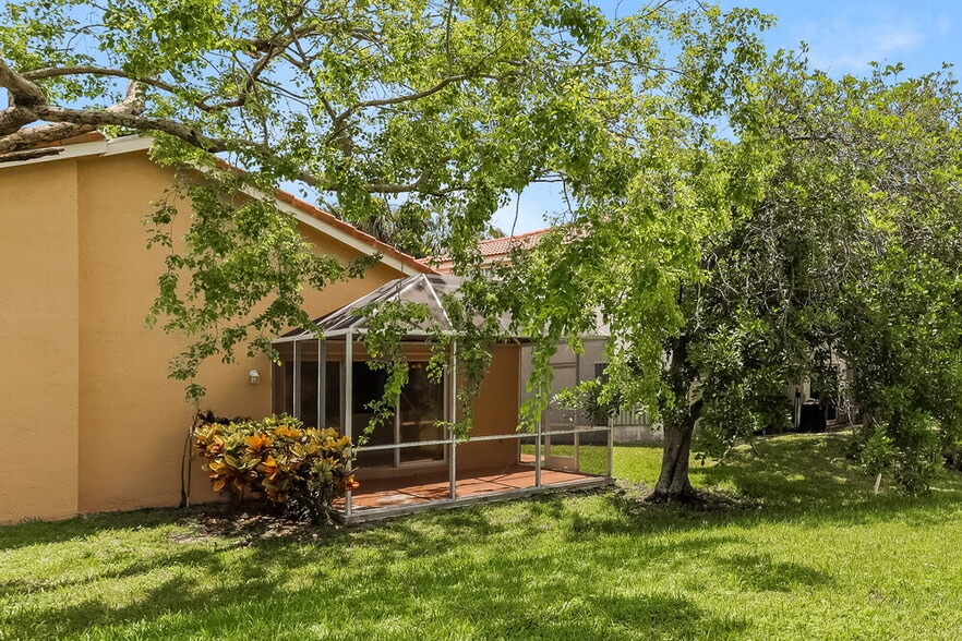 Building Photo - 3049 NW 72nd Ave