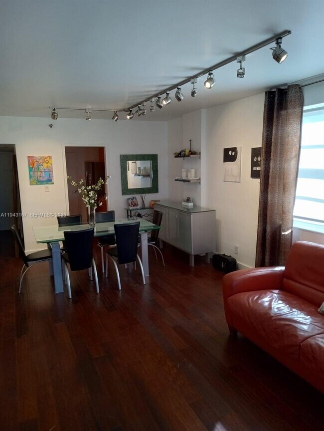 Building Photo - 100 Lincoln Rd