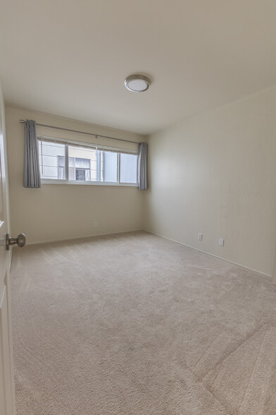 Building Photo - 533 8th Ave