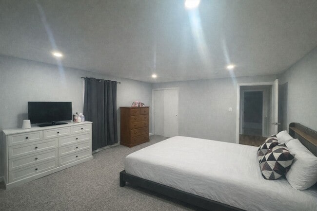 Building Photo - 53 Swanson Ct