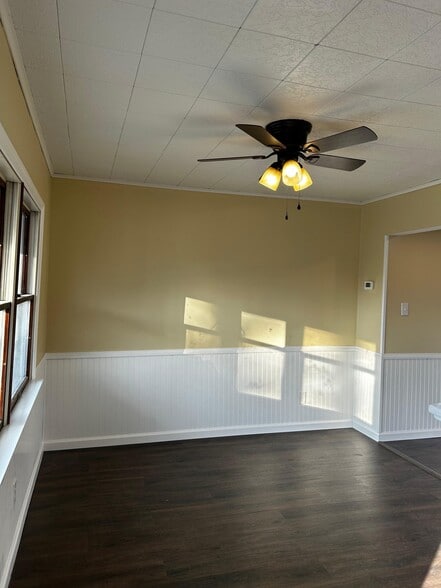 Building Photo - 444 Main St