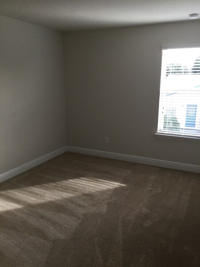 Building Photo - 3 bedroom, 2.5 bathrom townhome in Oviedo