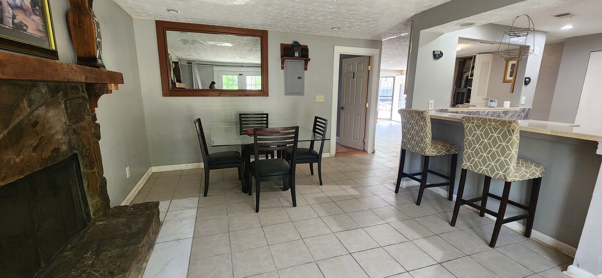 Building Photo - Room in House on White Oak Trail