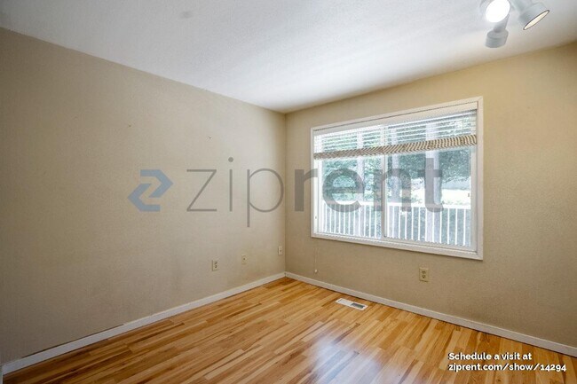 Building Photo - 9807 NE 124th St