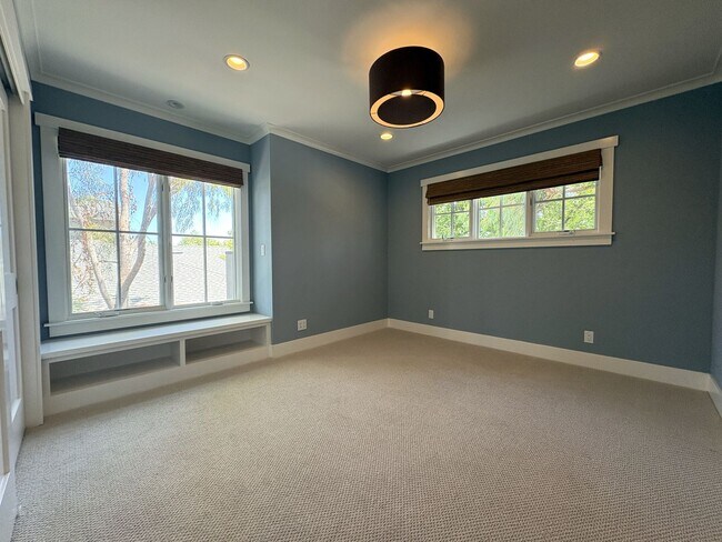 Building Photo - Spacious 5BR/3.5BA Palo Alto Home with Gourmet Kitchen & Large Backyard