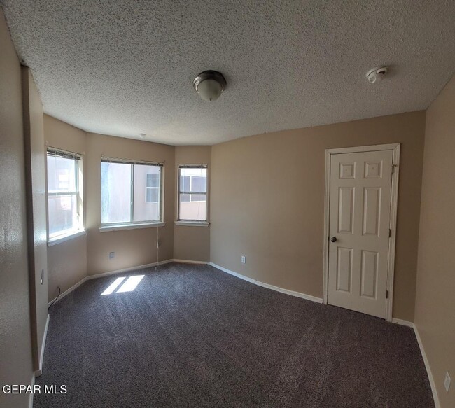 Building Photo - 3824 Tierra Zafiro Dr