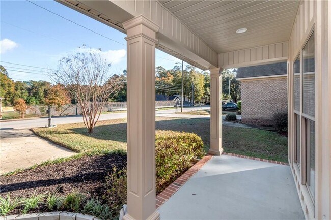 Building Photo - 1054 Linlen Ave