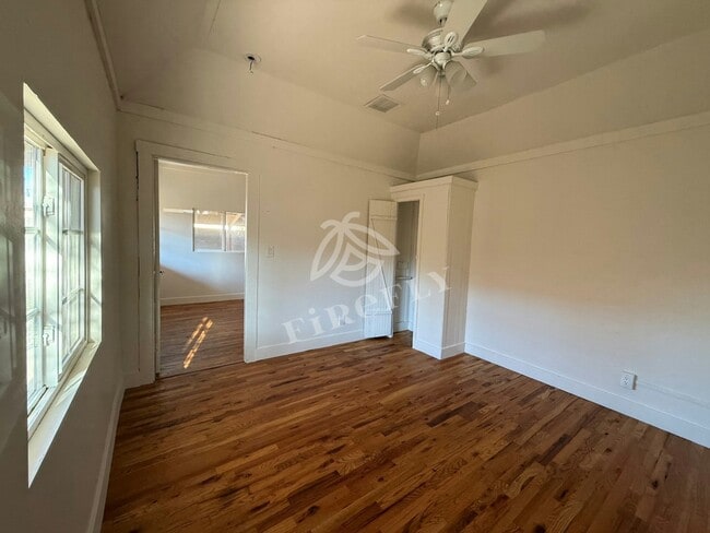 Building Photo - 1212 E Taylor St