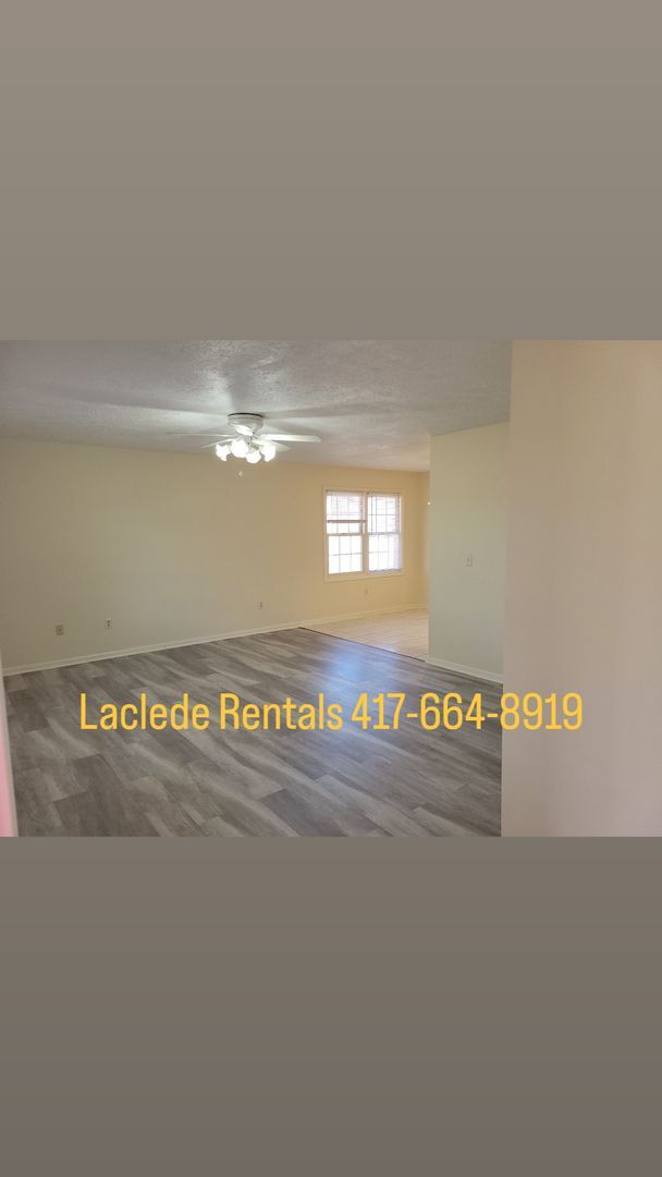 Building Photo - 2 Bedroom 2 Bathroom Duplex " February Spe...