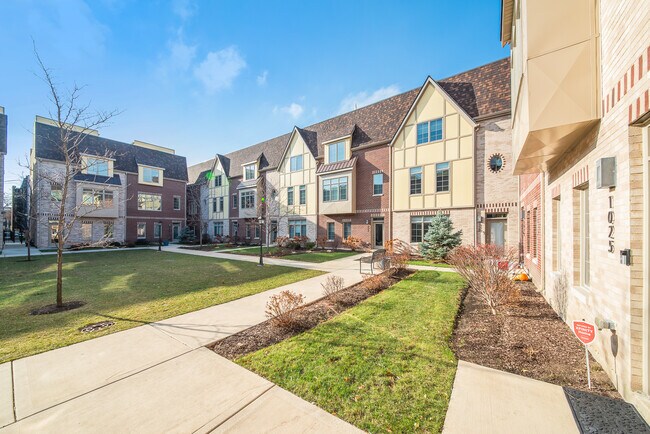 Building Photo - 1025 Walnut Wy