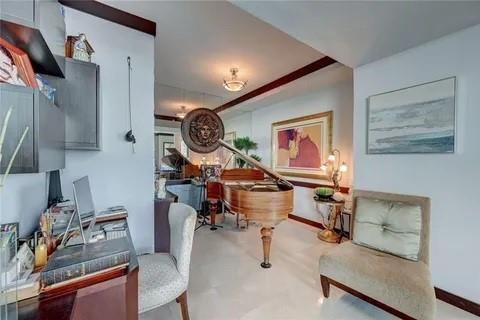 Building Photo - 347 N New River Dr E