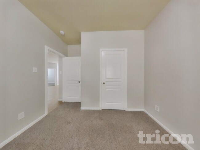 Building Photo - 2122 Hackberry Bank Ln