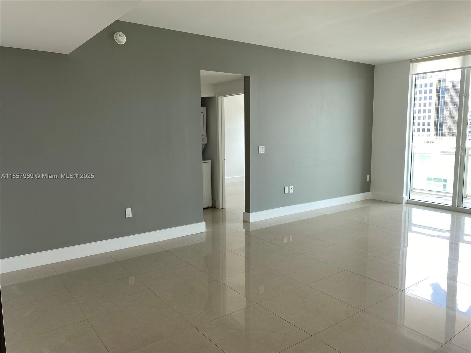 Building Photo - 950 Brickell Bay Dr