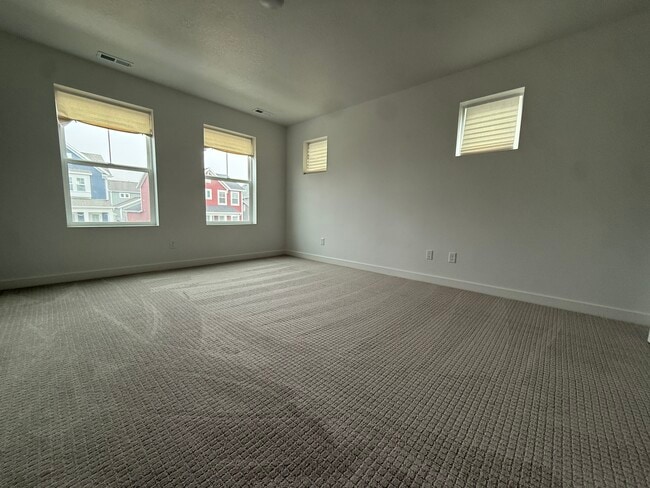 Building Photo - 6863 W Meadow Grass Dr