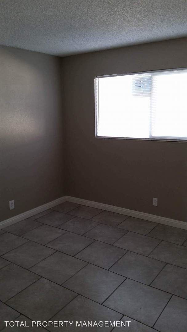 Building Photo - 486 North Cir