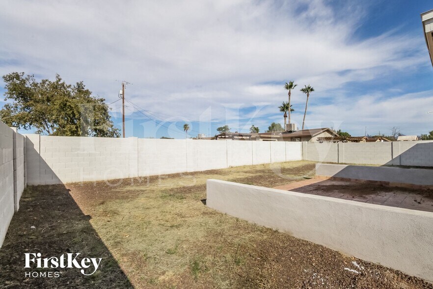 Building Photo - 3412 E Claire Dr