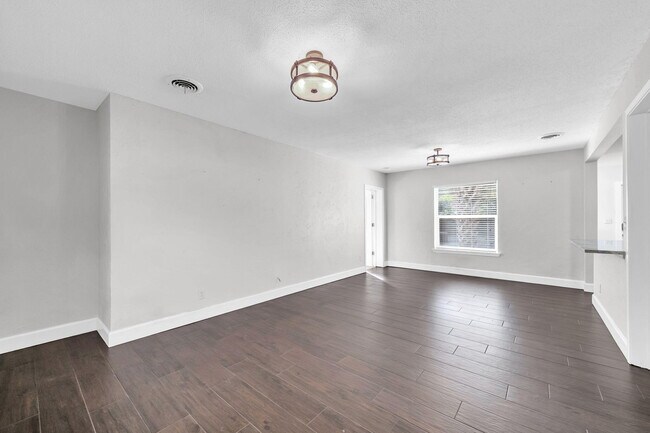 Building Photo - 358 Kepner Dr NE