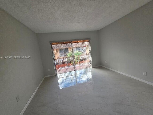 Building Photo - 810 SW 129th Pl