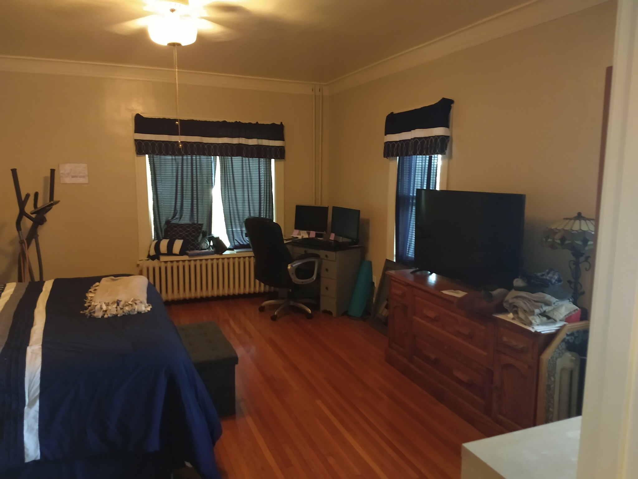 Master Bedroom w/ 2 closets - 212 7th St