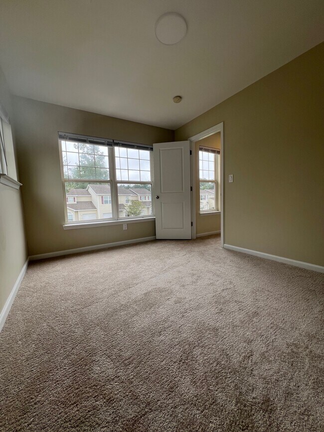 Building Photo - 114 Grand Oaks Dr
