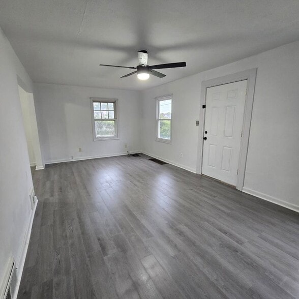 Building Photo - 21676 N Essex Dr