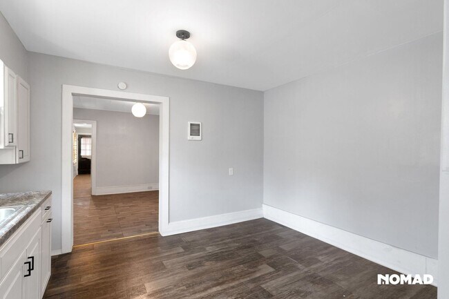 Building Photo - Charming 2BR Duplex in Salem