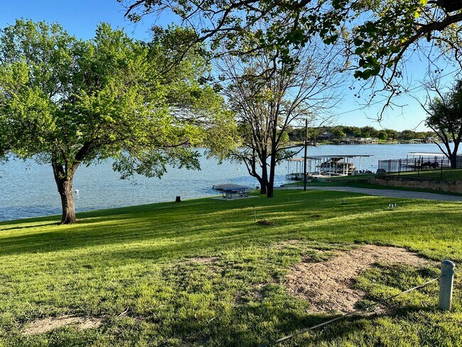 Building Photo - 1518 Sioux Trail