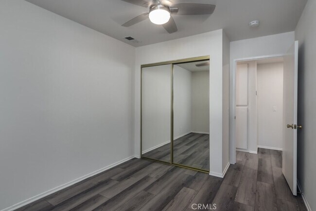 Building Photo - 25040 Everett Dr