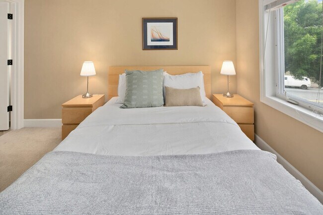 Building Photo - 113 27th Ave S