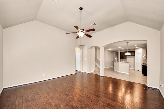 Building Photo - 3115 Lake Dr
